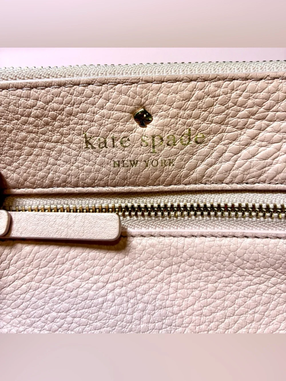 Preowned Kate Spade zip wallet wristlet